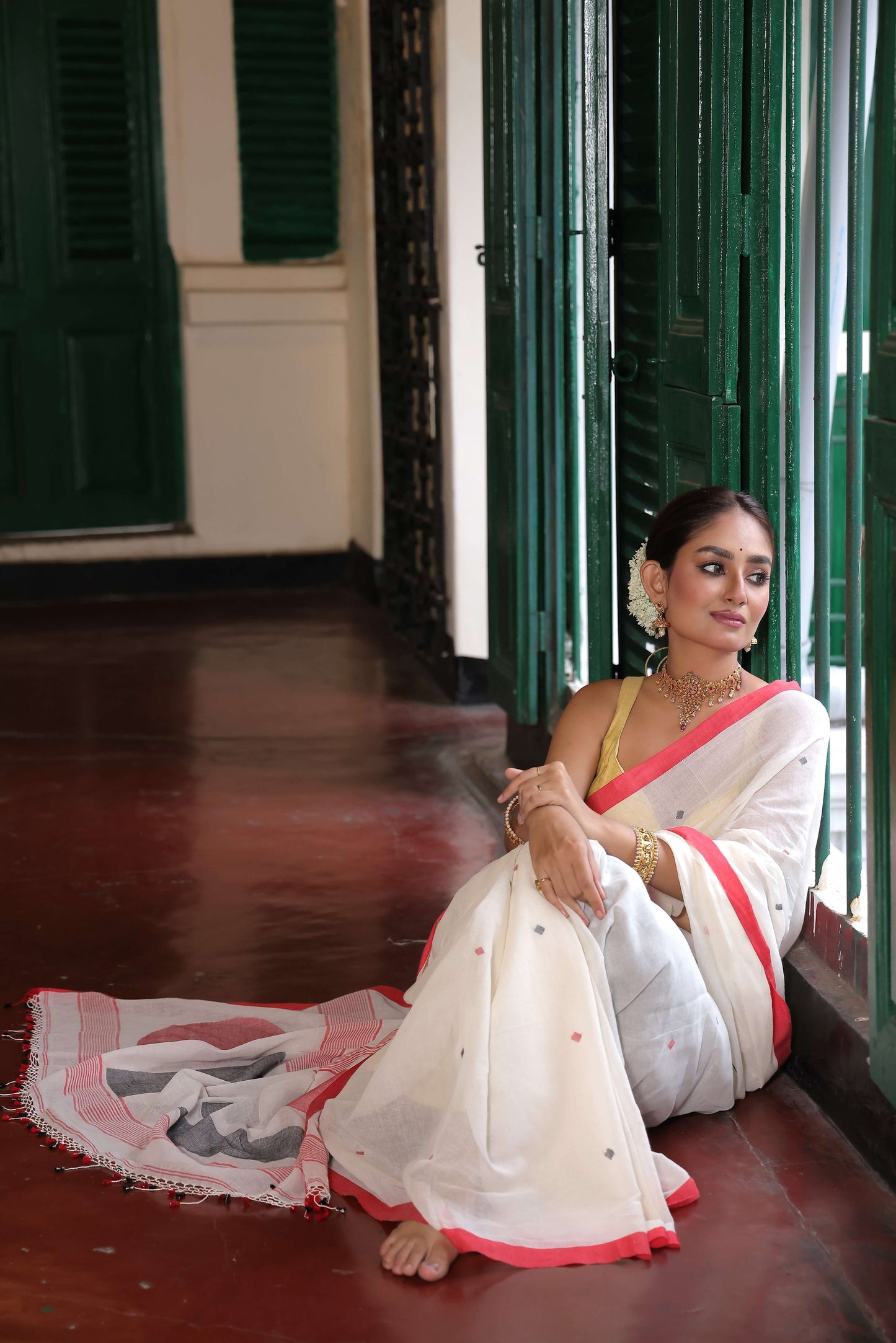 Anjali - Laal Par Saree