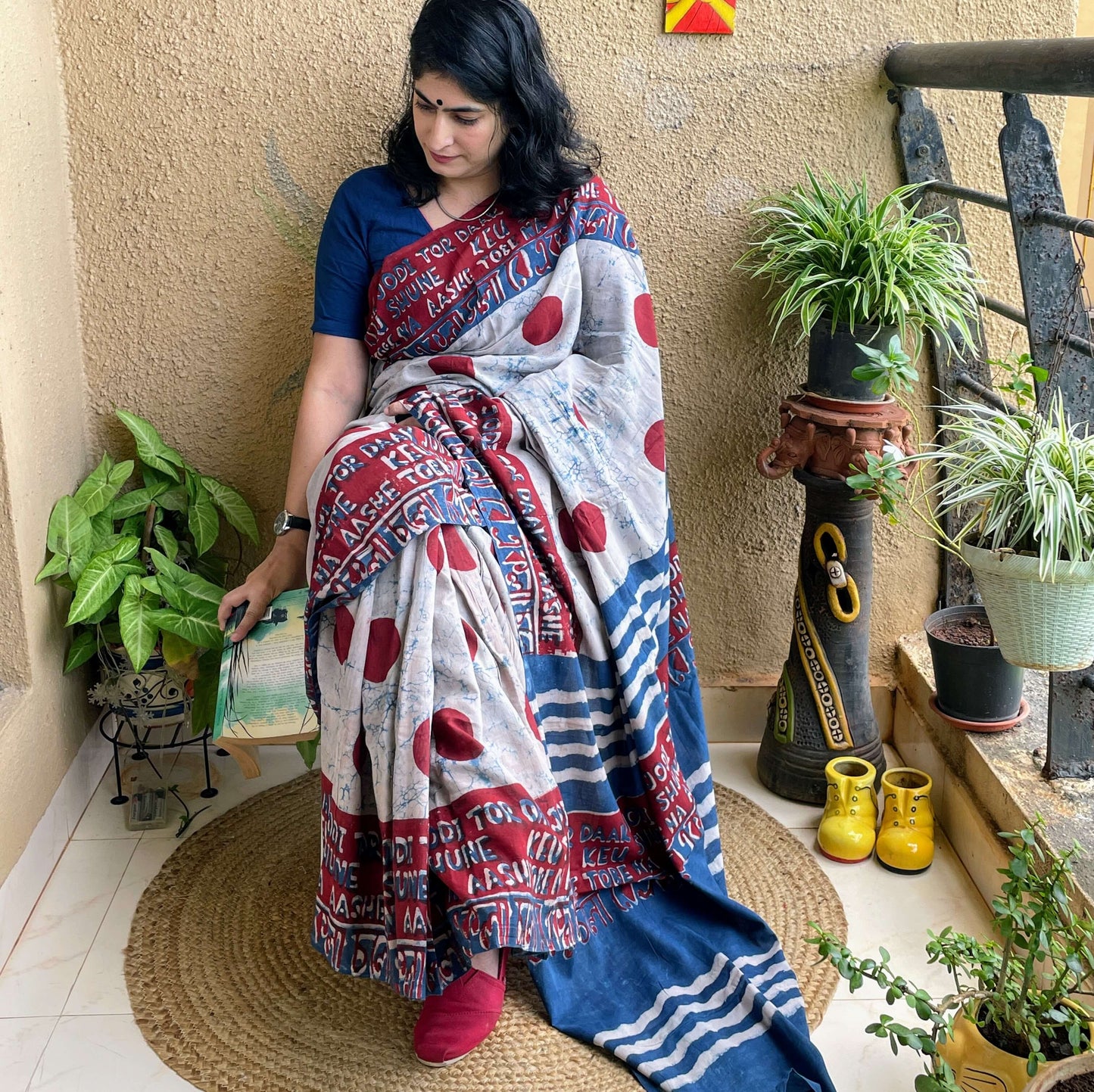 ekla cholo saree polka dot