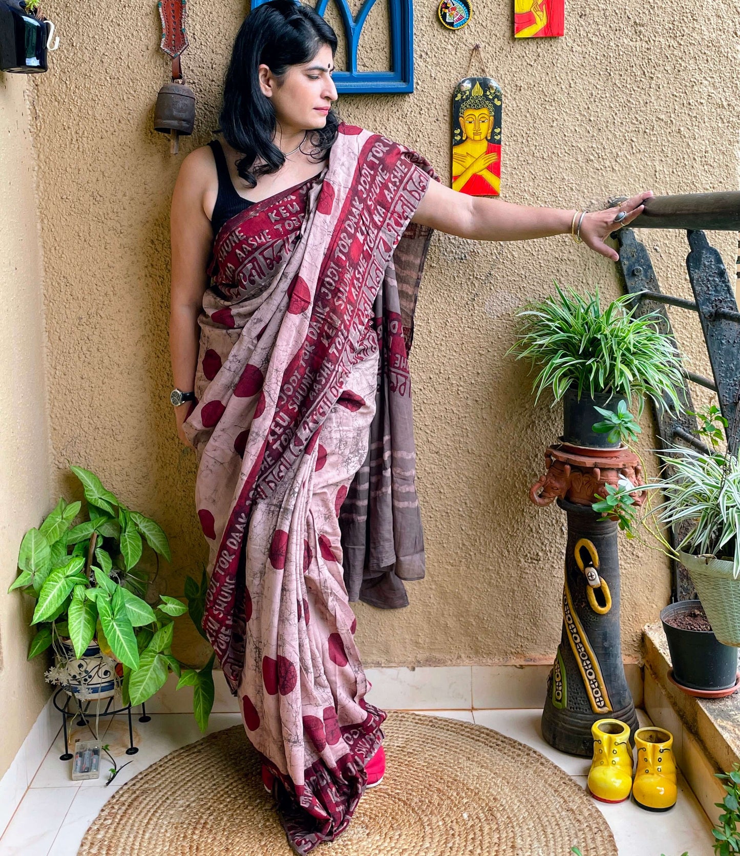 ekla cholo saree polka dot