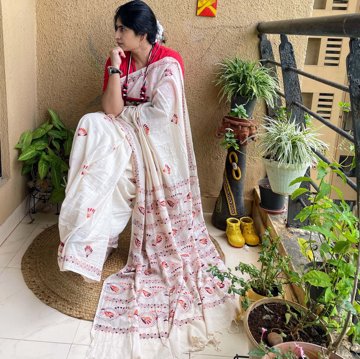 White-red -kantha 