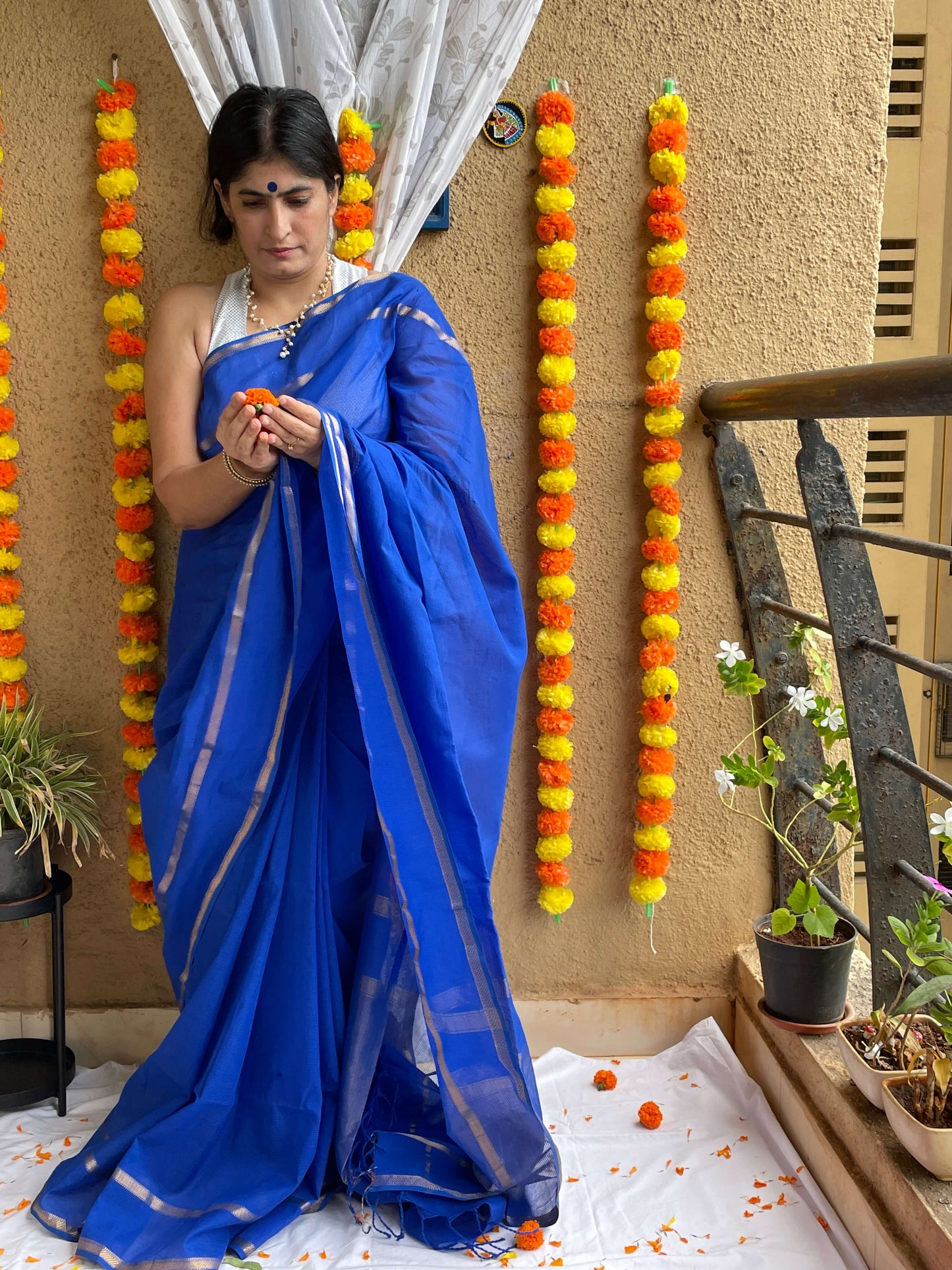 Blue maheshwari cotton silk saree with zari 