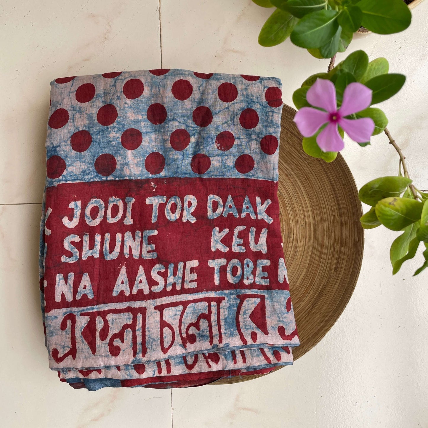 Ekla Cholo maroon shaded-polka small