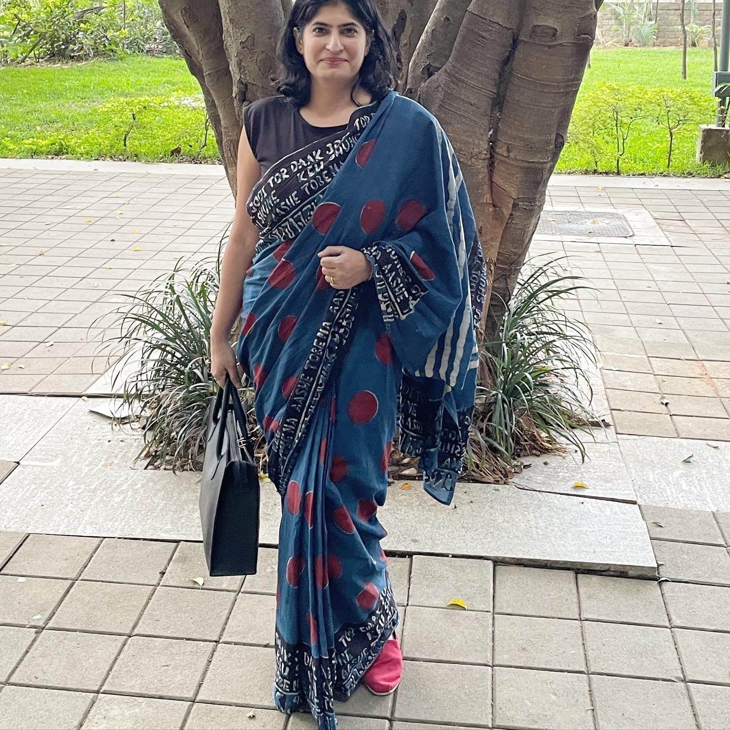 Ekla Cholo indigo-polka large