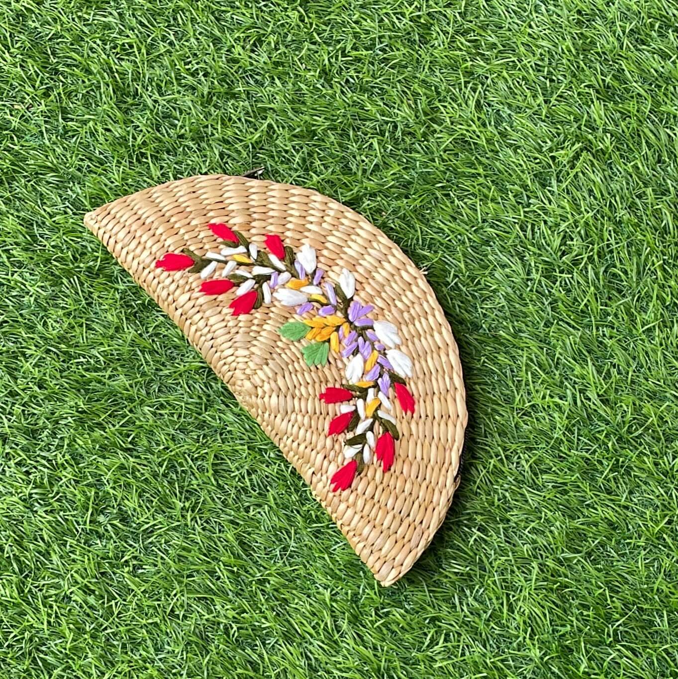 Embroidered Kouna grass Clutch