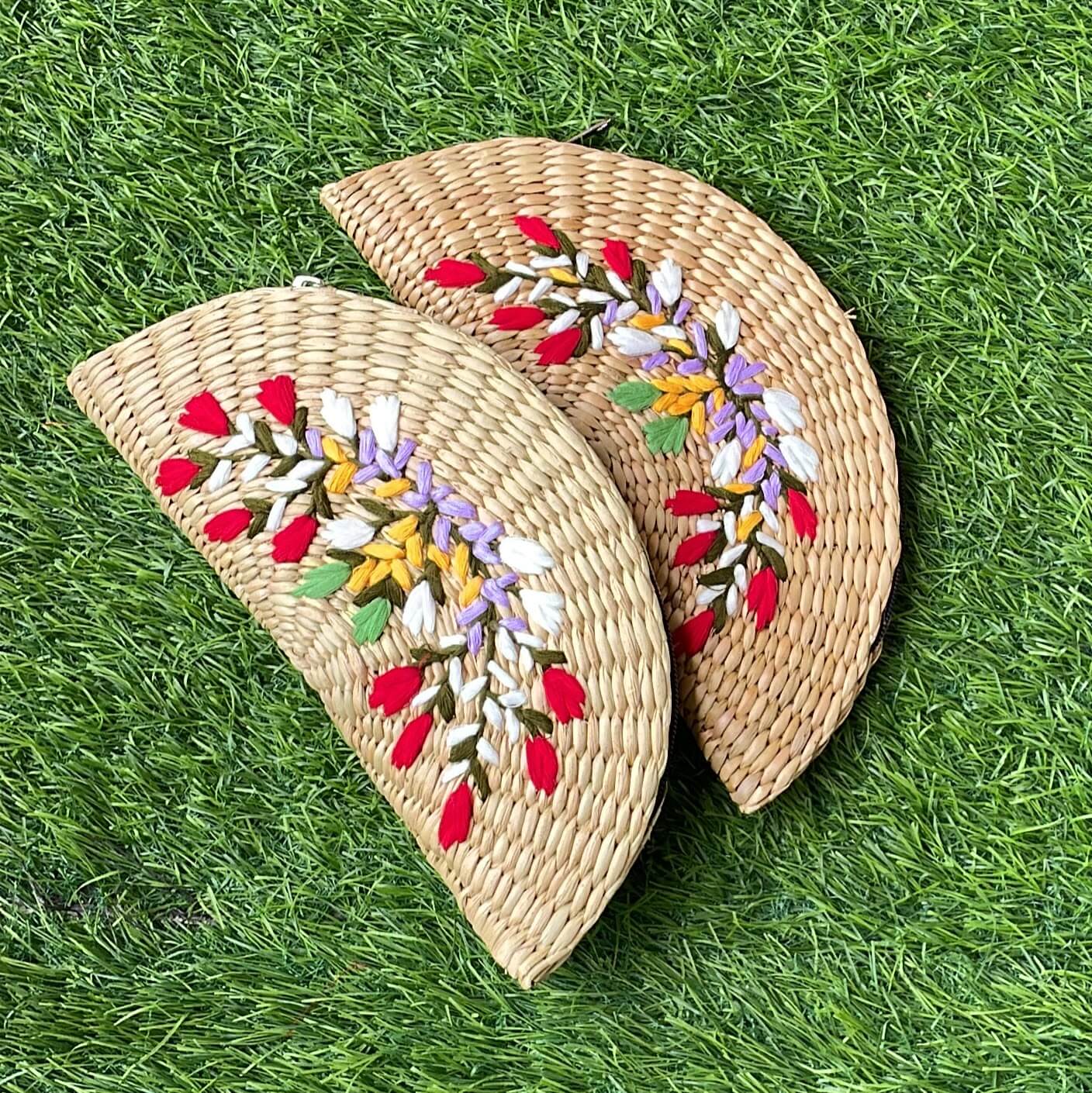 Embroidered Kouna grass Clutch