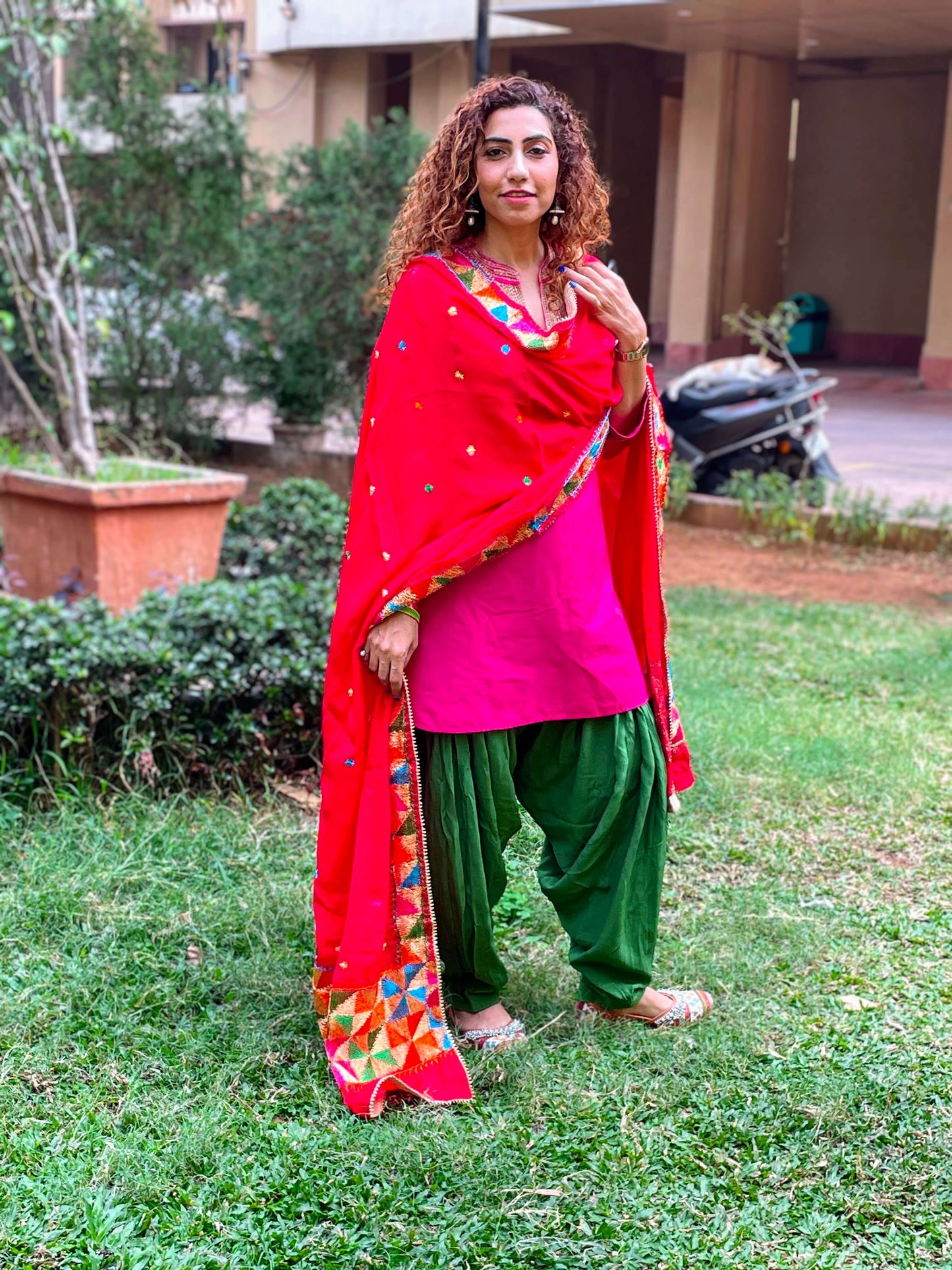 red-phulkari-dupatta