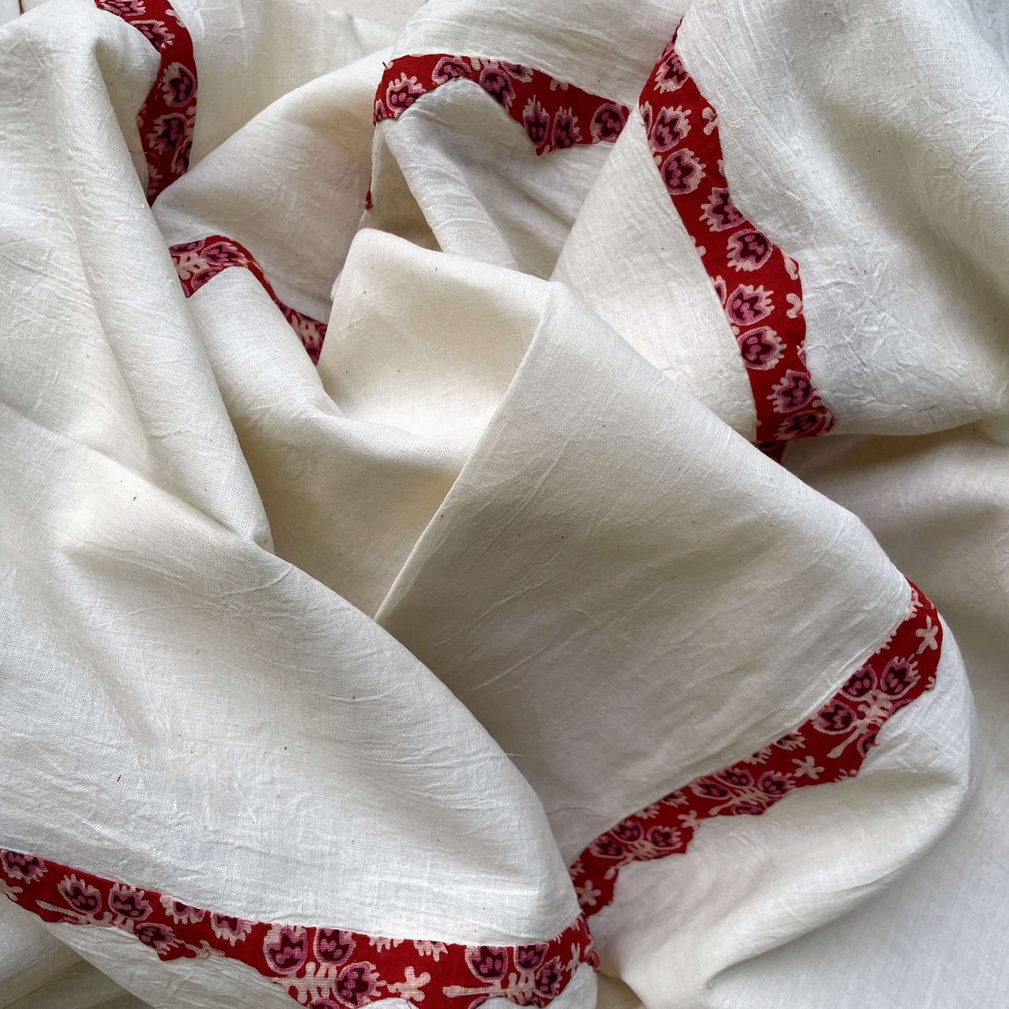 White red Applique Stole