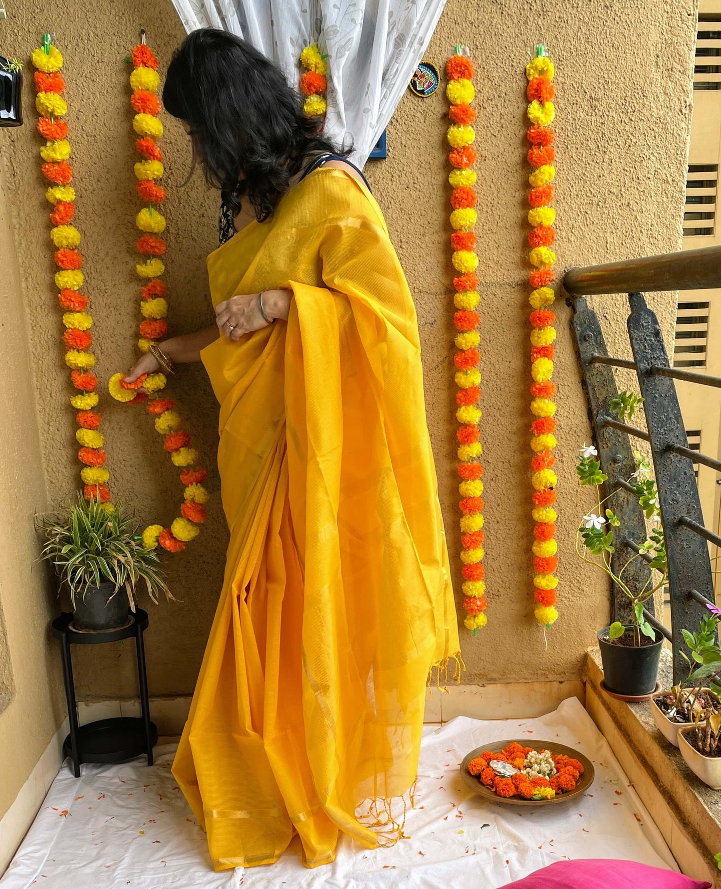 yellow maheshwari cotton silk saree with zari 