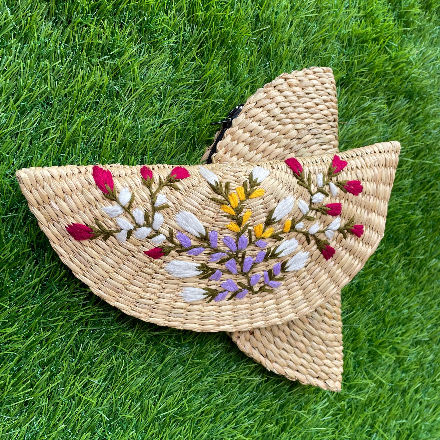 Embroidered Kouna grass Clutch