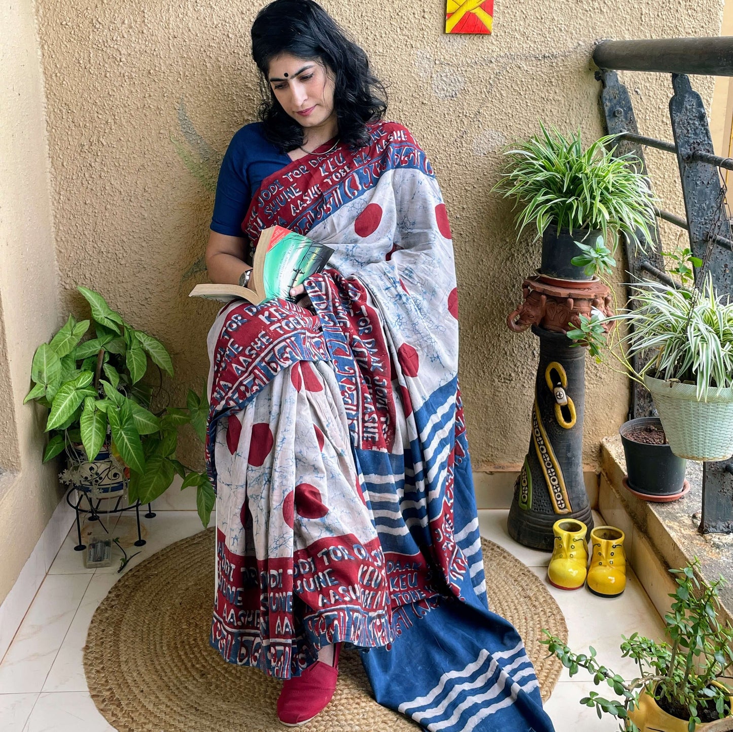 ekla cholo saree polka dot