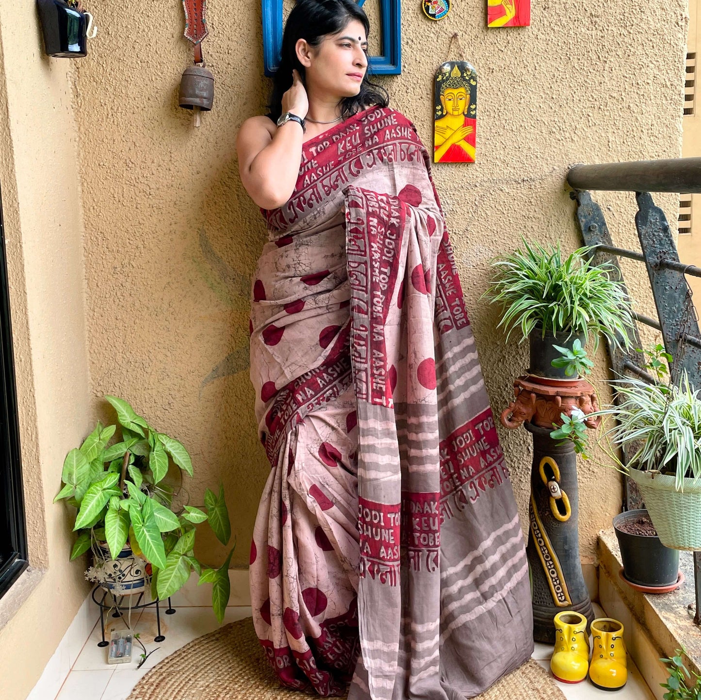 ekla cholo saree polka dot