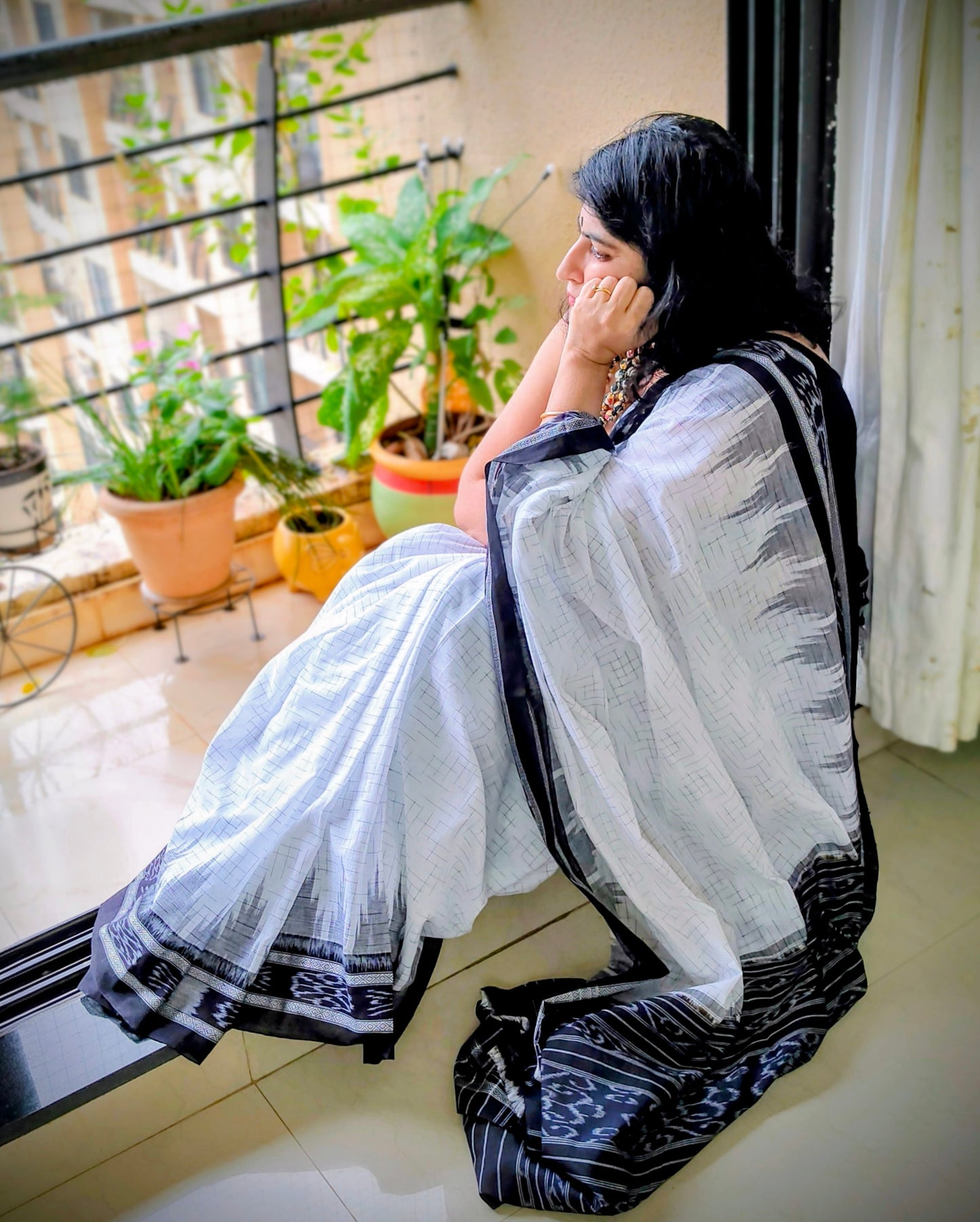 Jharna ikat White black Cotton Saree
