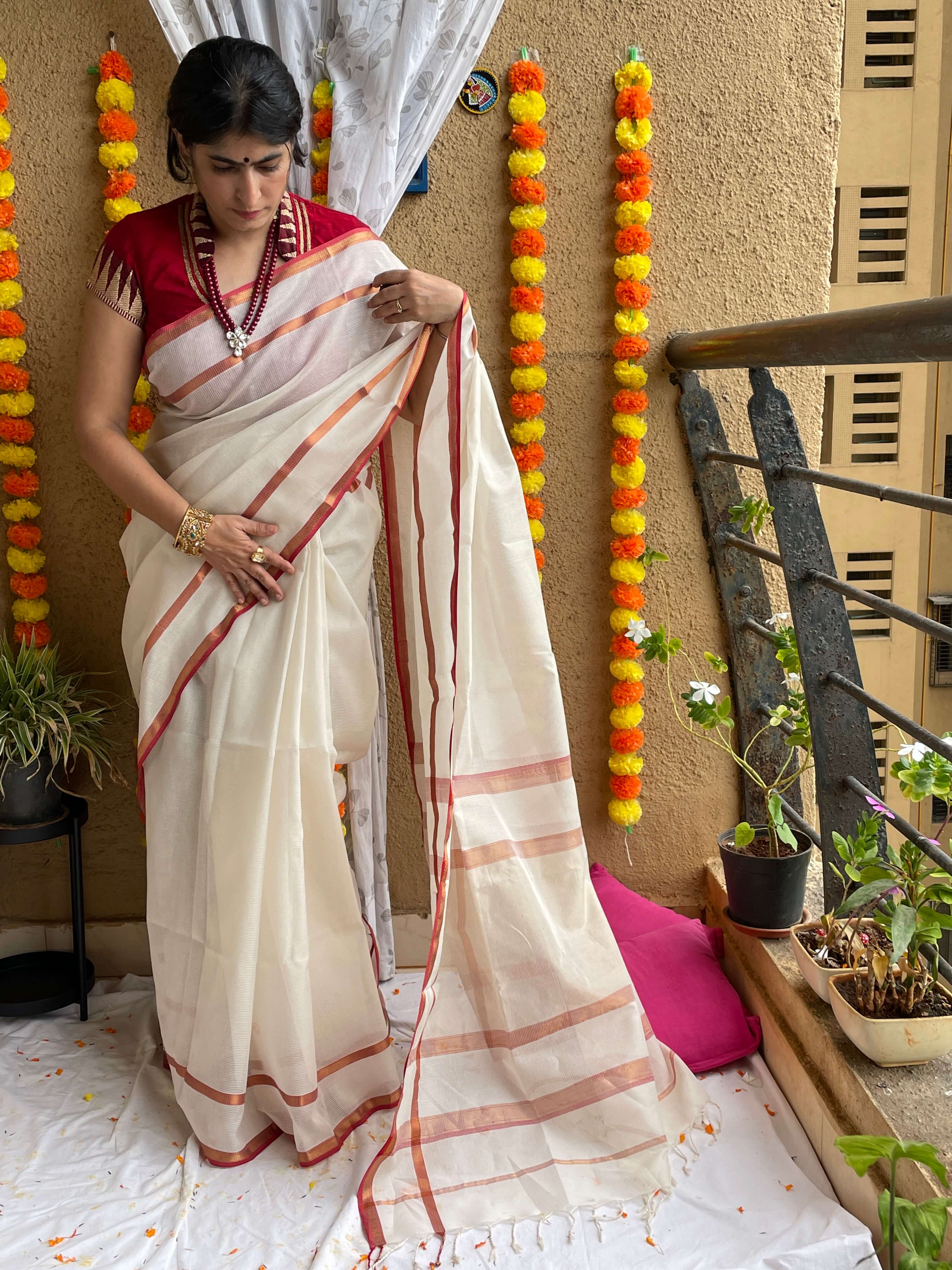 Maheshwari Silk by cotton multi Colour Border Sarees With Full Blouse –  Madhavi Ethnics