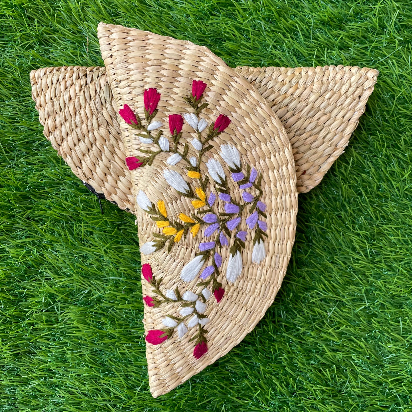 Embroidered Kouna grass Clutch