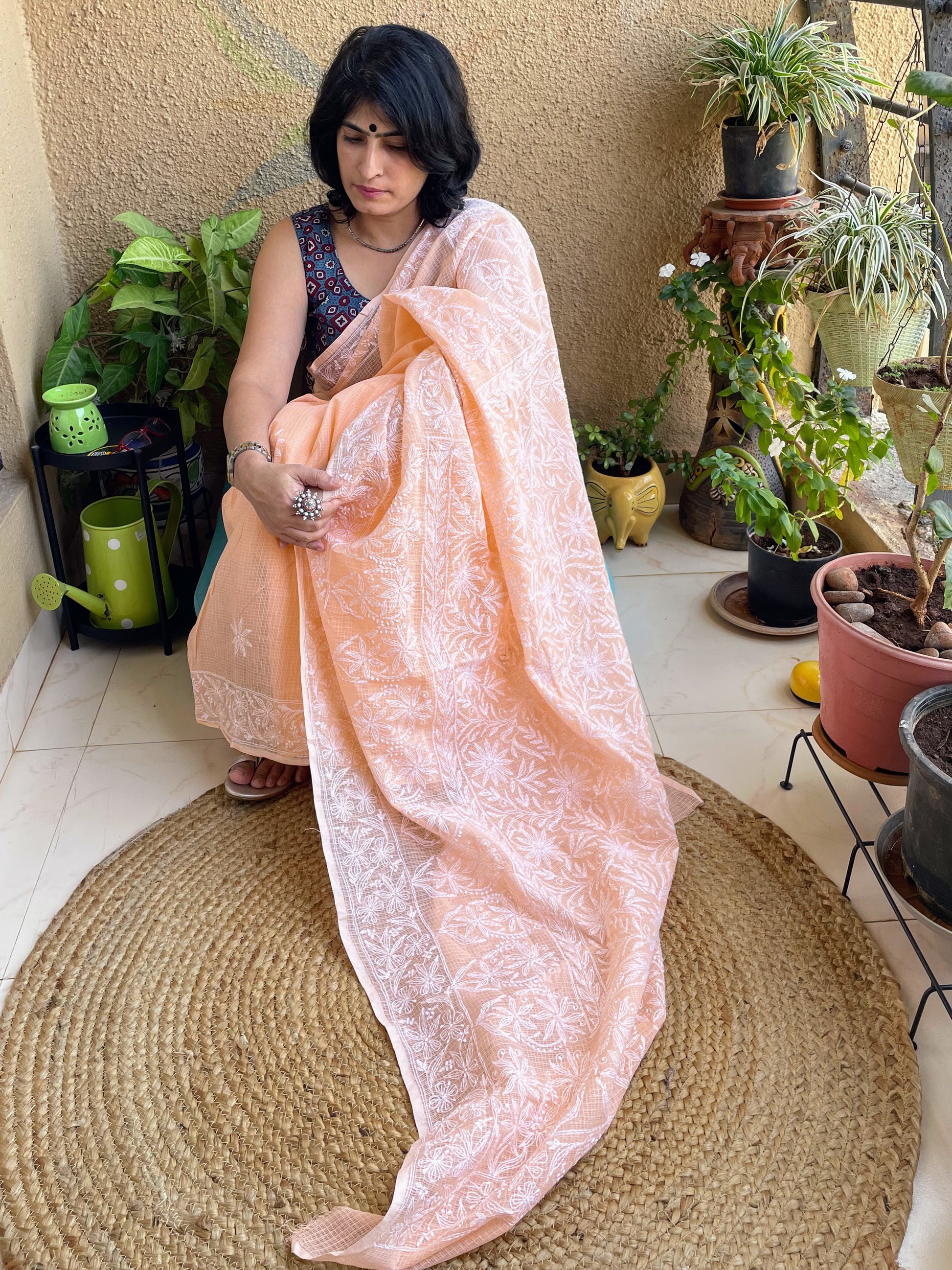 lucknowi chikankari saree